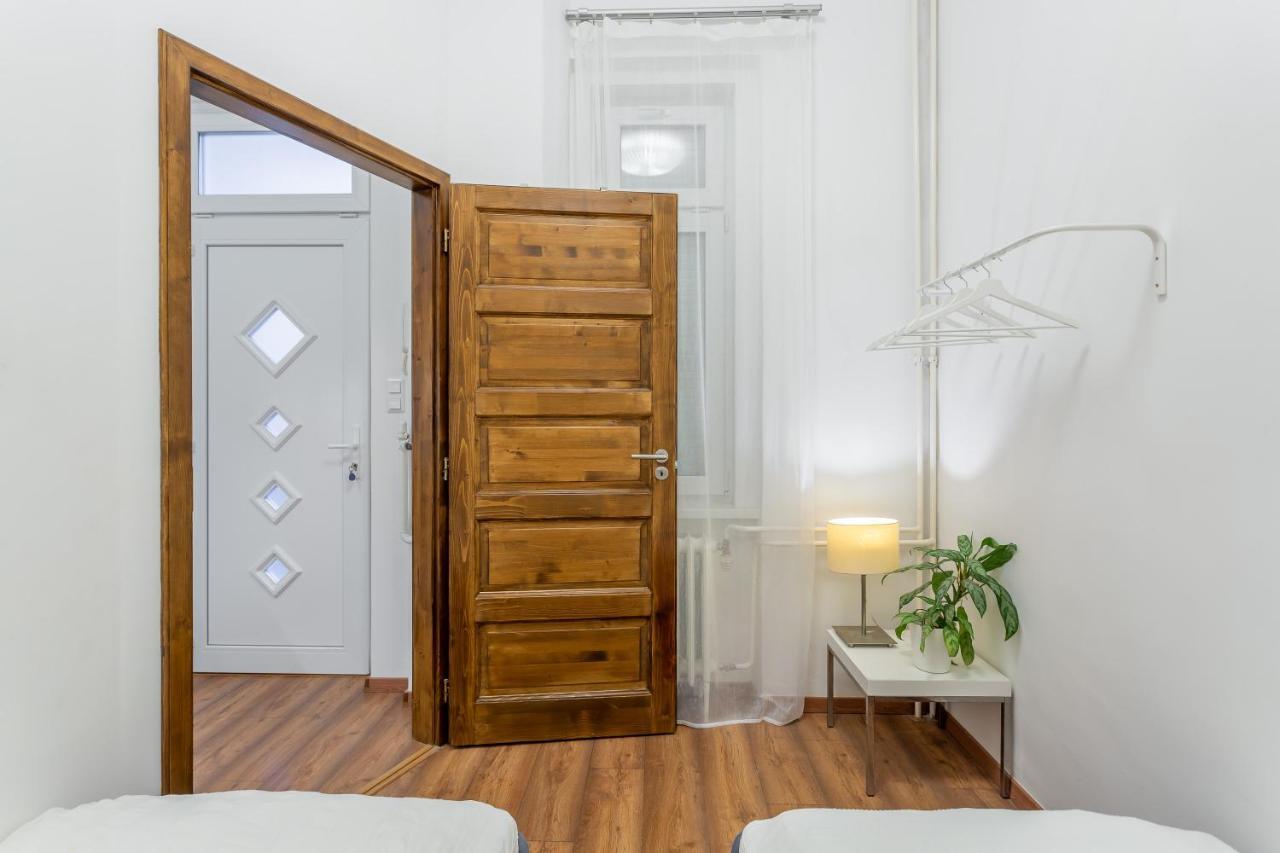 Central Avenue Apartment Будапеща Екстериор снимка