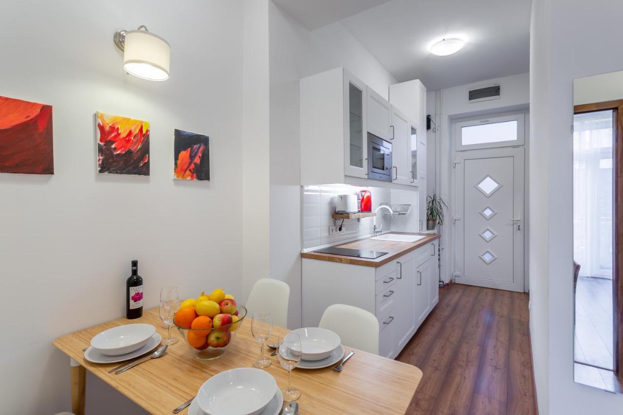 Central Avenue Apartment Будапеща Екстериор снимка