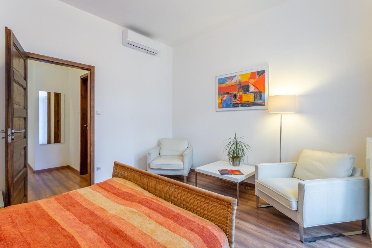 Central Avenue Apartment Будапеща Екстериор снимка
